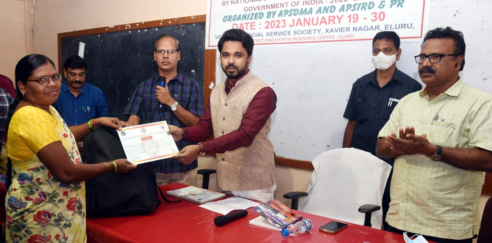 అందరికీ అందుబాటులో ఆపదమిత్రలు