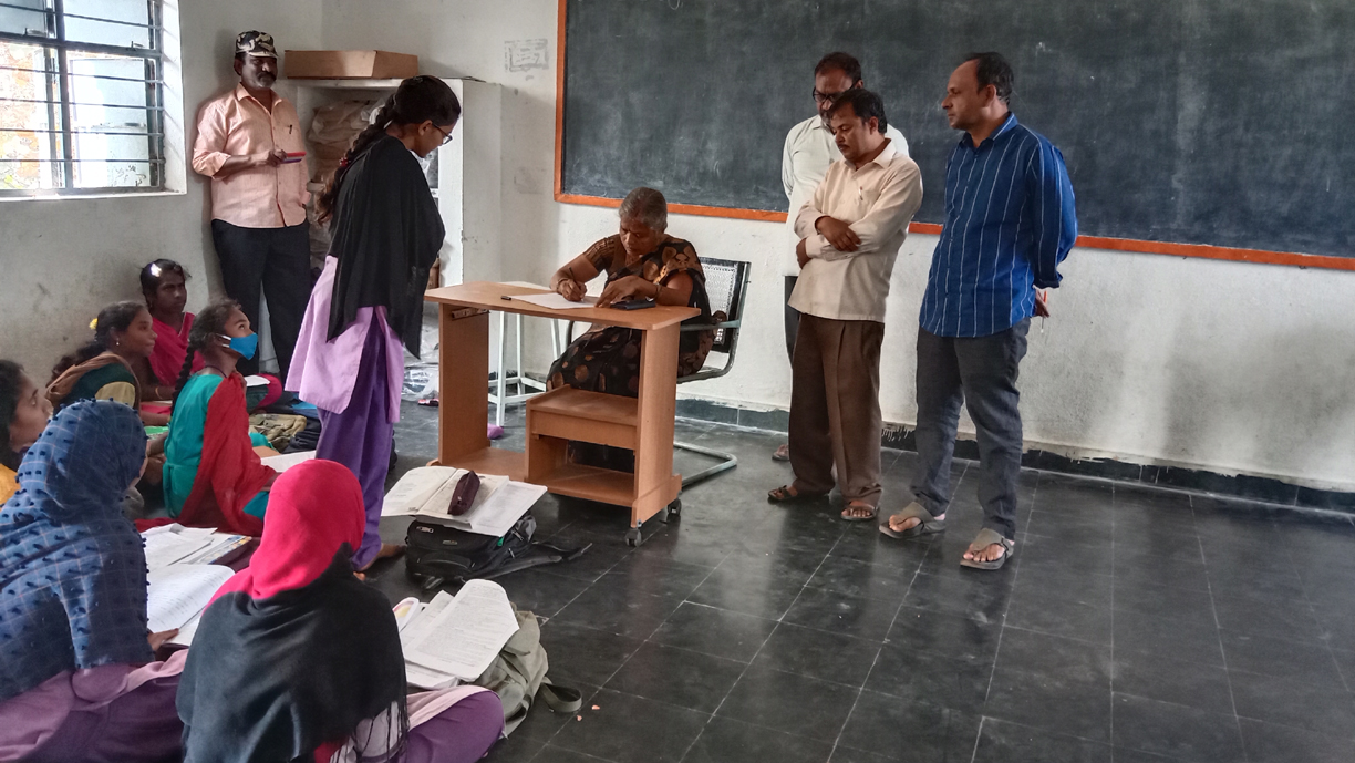 పాఠశాల తనిఖీ చేసిన డిఇఒ