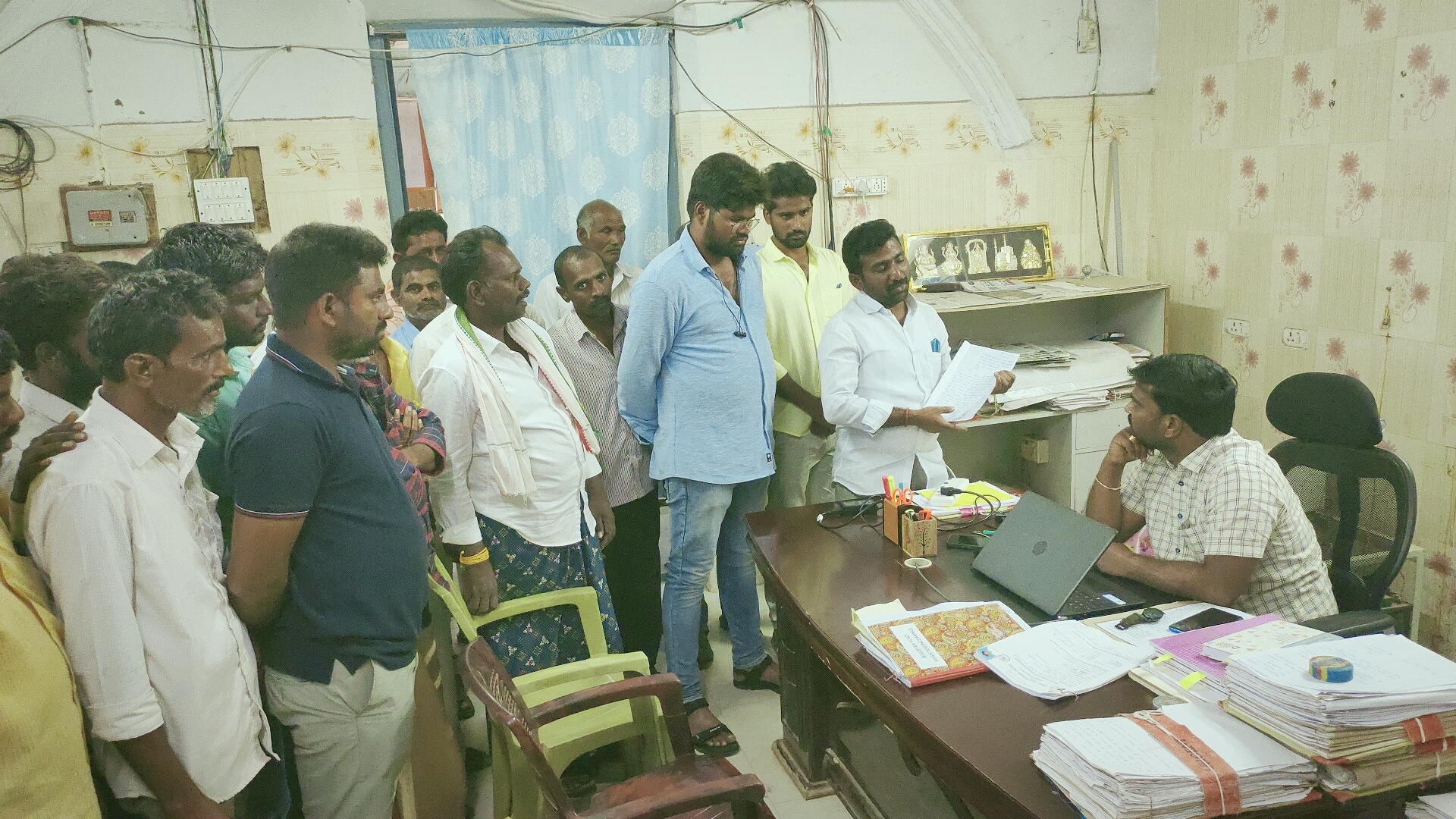 ఆక్రమణదారులపై చర్యలు తీసుకోవాలి