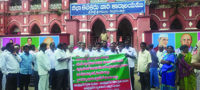 బ్లాక్‌మార్కెట్‌లో యూరియా అమ్మకాన్ని అడ్డుకోవాలి