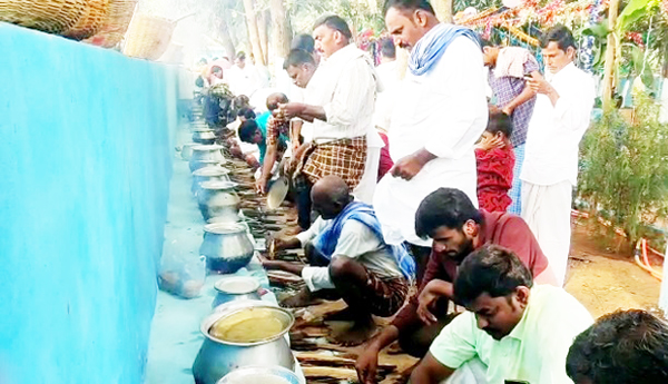 వింత ఆచారం.. మగవారి పొంగళ్ల వేడుక