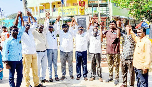 'గణతంత్ర వేడుకల్లో వీడని కులవివక్ష'