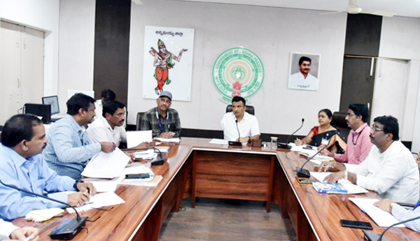 ఆర్థిక ప్రగతి లక్ష్య సాధనకు కృషి : కలెక్టర్‌