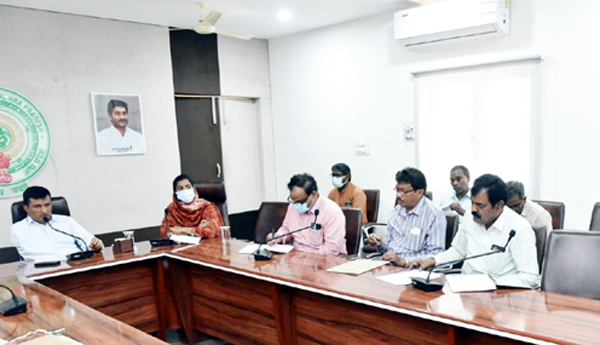 సొంత బిడ్డల్లా చూసుకోవాలి : కలెక్టర్‌