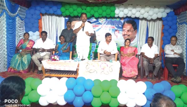 వాలంటీర్లు బాధ్యతగా పని చేయాలి