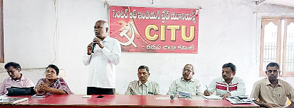 ప్రజా సంఘాల సదస్సులో మాట్లాడుతున్న ప్రభాకర్‌ రెడ్డి