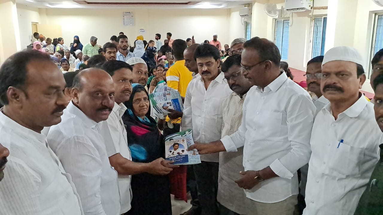 వృద్ధులకు అండగా ప్రభుత్వం : ఎమ్మెల్యే సిద్ధారెడ్డి