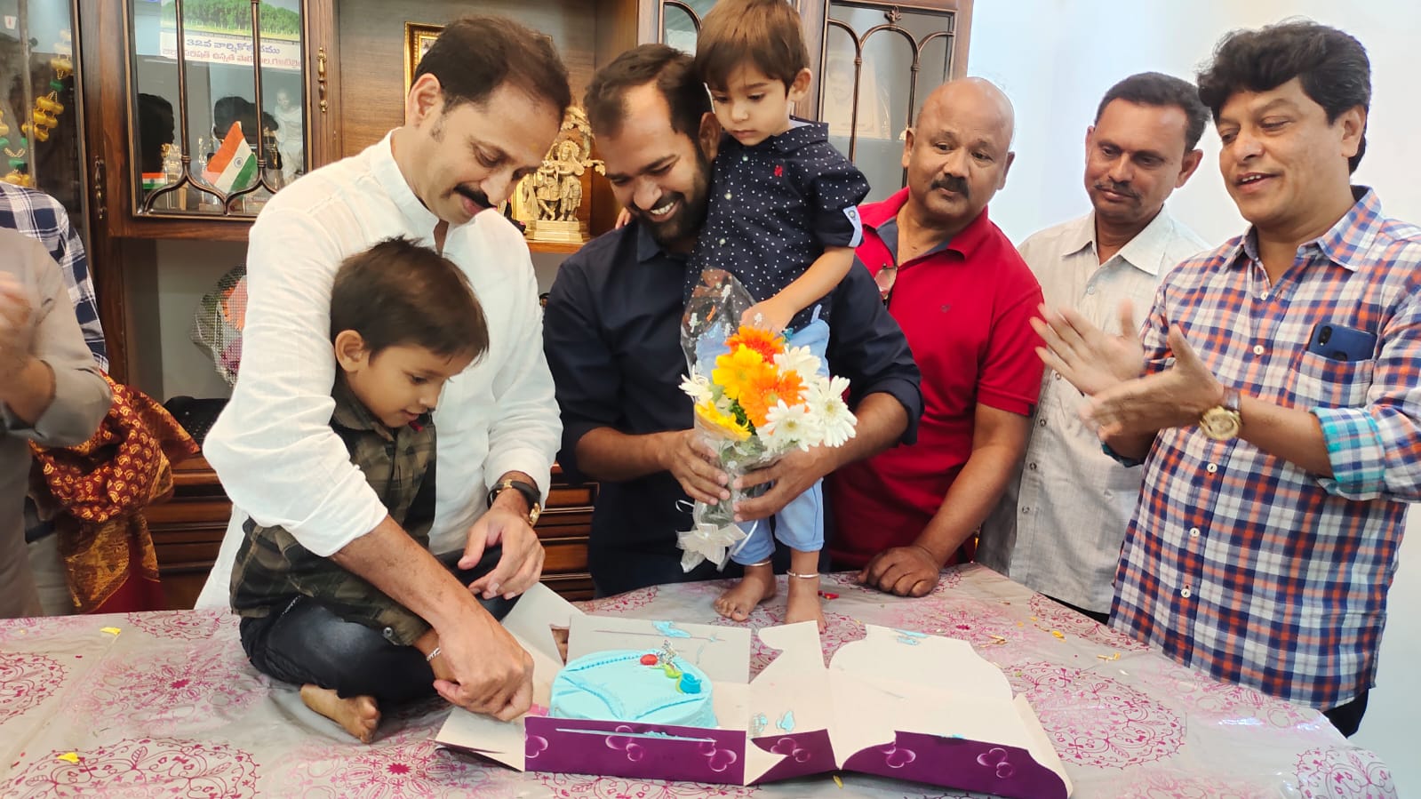 కందికుంట ఇంట అభిమానుల సందడి