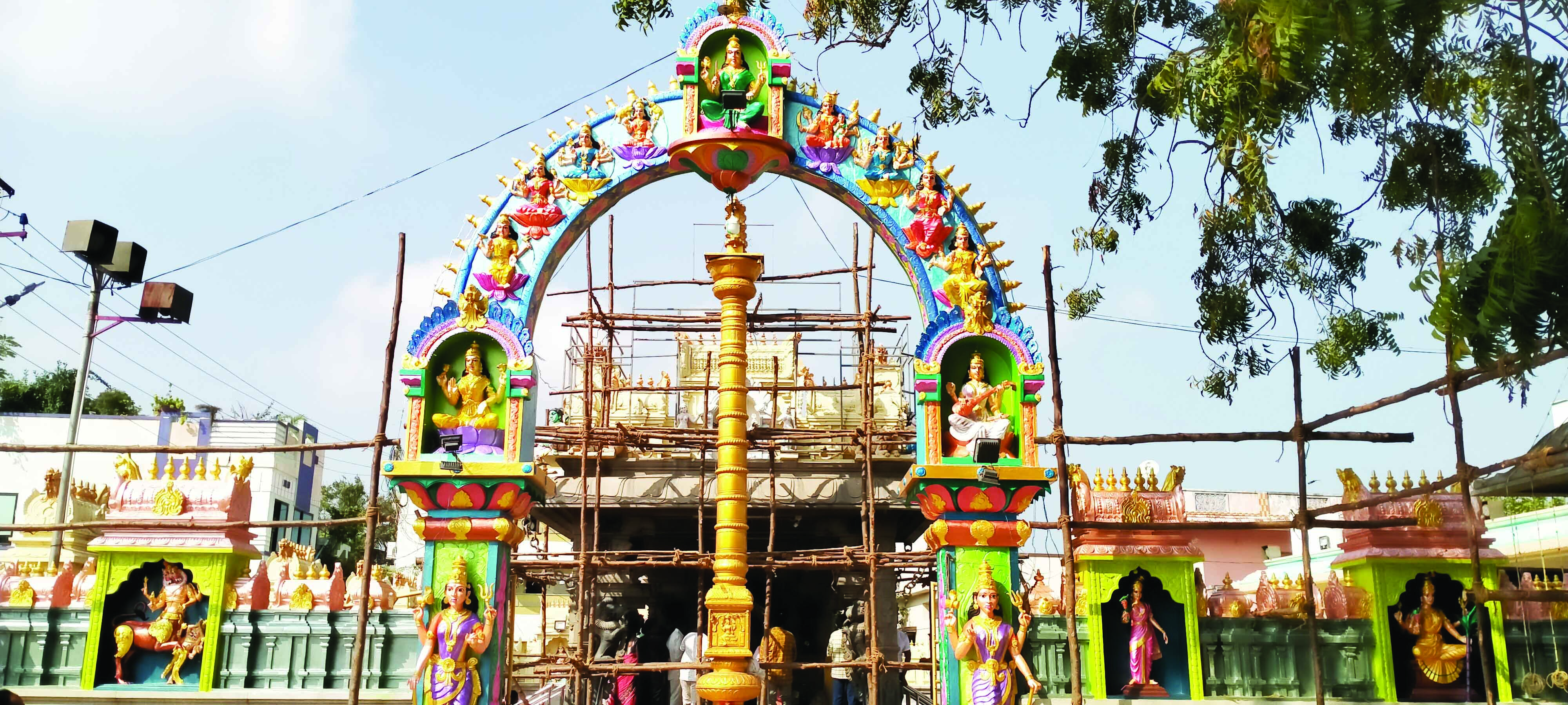పోలేరమ్మ ఉత్సవానికి ఆలయం ముస్తాబు