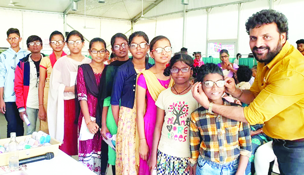 బ్రాండిక్స్‌ ఉచిత కంటి వైద్య శిబిరానికి స్పందన