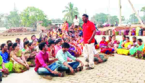 సమస్యలపై హైటెక్‌ కంపెనీ కార్మికుల ధర్నా