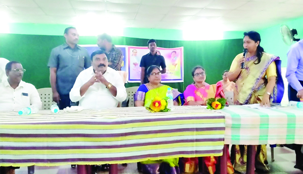 బాగా చదివి ఉన్నత శిఖరాలకు చేరుకోవాలి