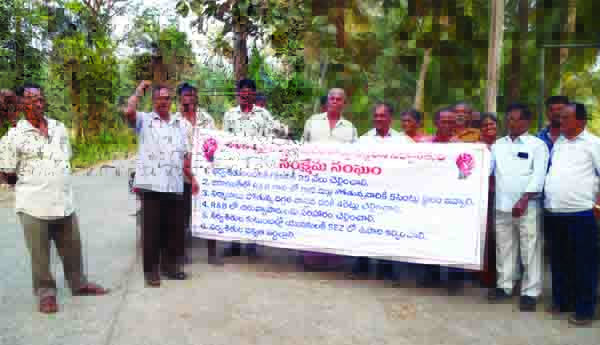 మెరుగైన పరిహారం ఇవ్వాలి