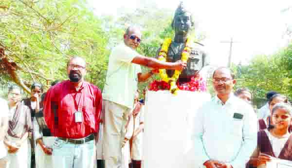 నేతాజీకి ఘన నివాళి