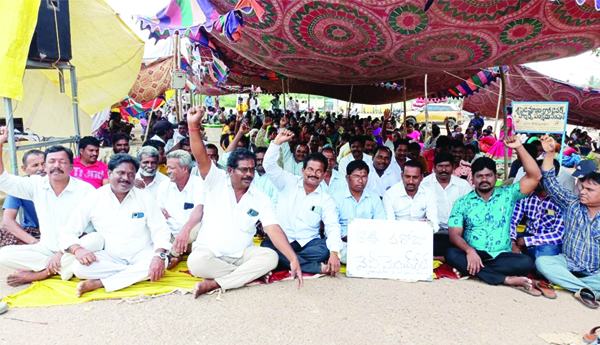 64వ రోజుకు నేవీ నిర్వాసితుల ఆందోళన