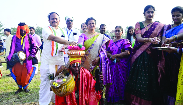 విద్యాలయాల్లో సంక్రాంతి సంబరాలు