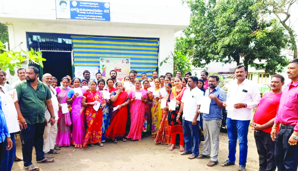 సొంత పార్టీపై వైసిపి కార్యకర్తల నిరసన