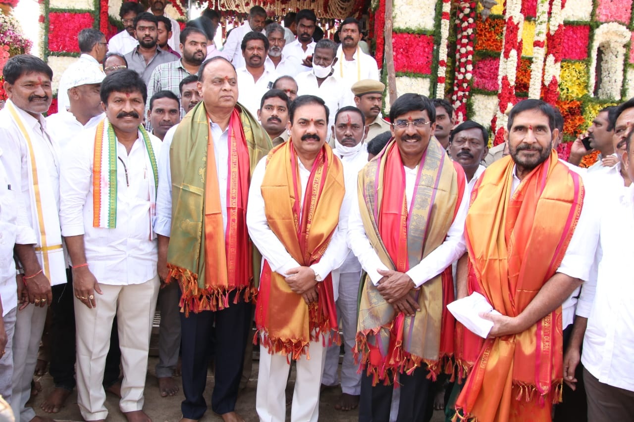 పోలేరమ్మ సేవలో మంత్రి, ఎంపి, ఎంఎల్‌ఎ