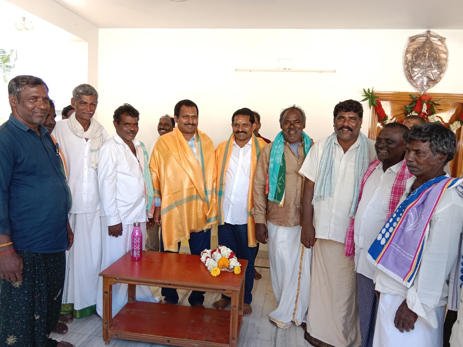 బీద రవిచంద్రను కలిసిన టిడిపి నేతలు