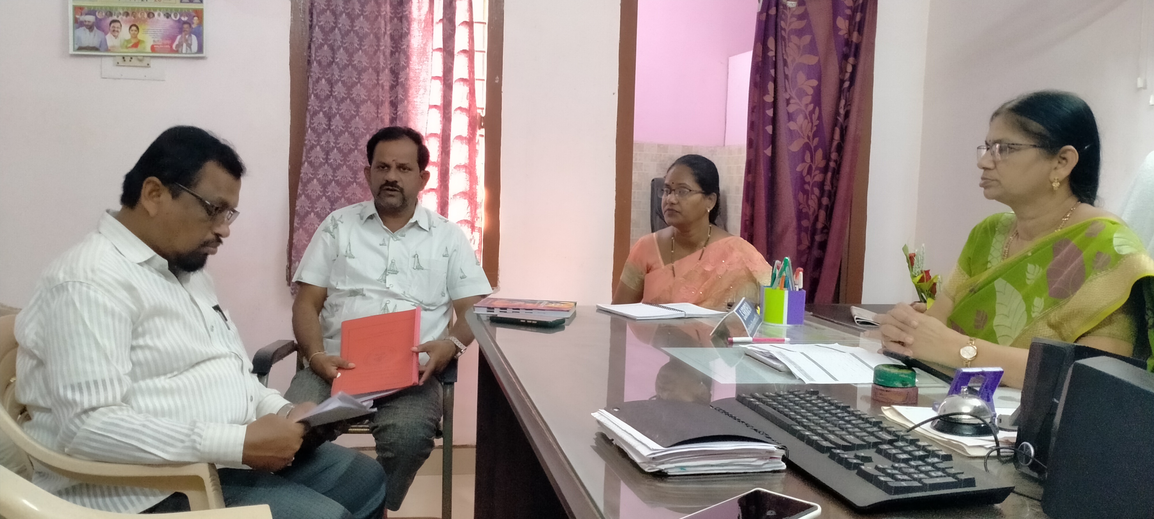 ఇళ్ల నిర్మాణాలను పూర్తి చేయాలి