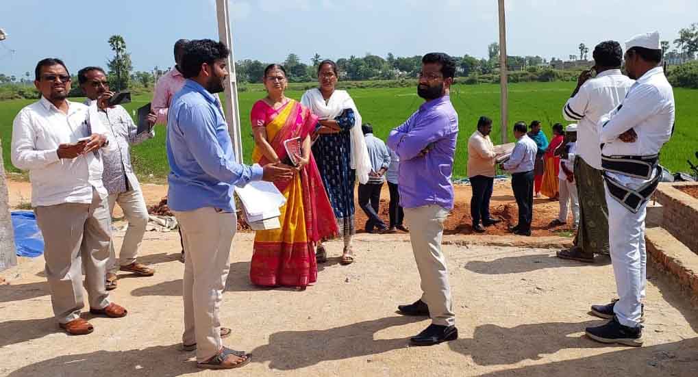 ఇళ్ల నిర్మాణాలు వేగవంతం చేయాలి