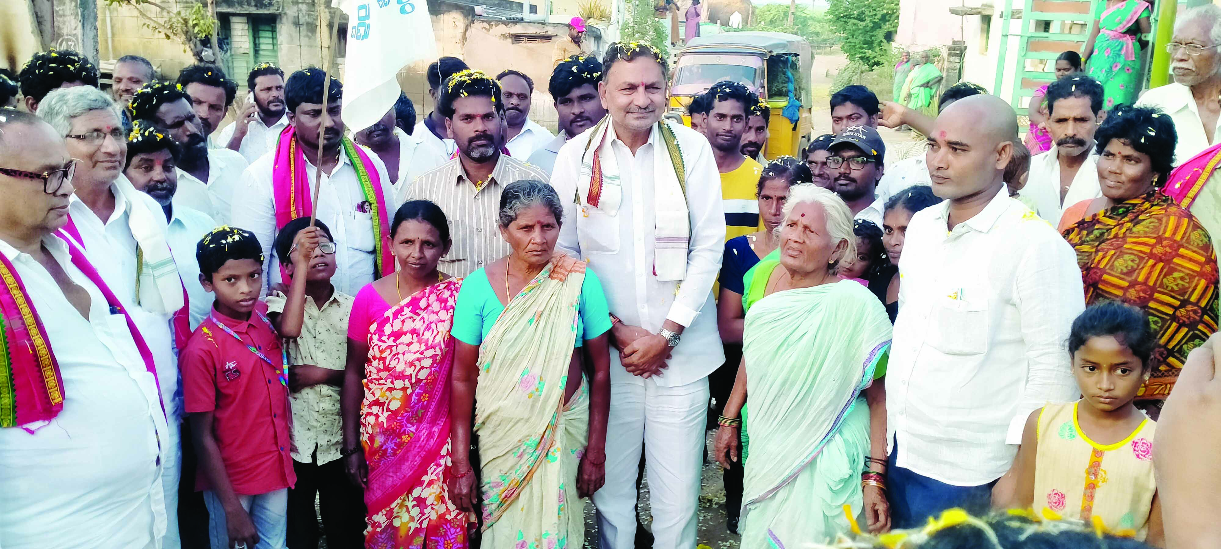 'కాటంరెడ్డి'కి అడుగడుగునా జననీరాజనాలు