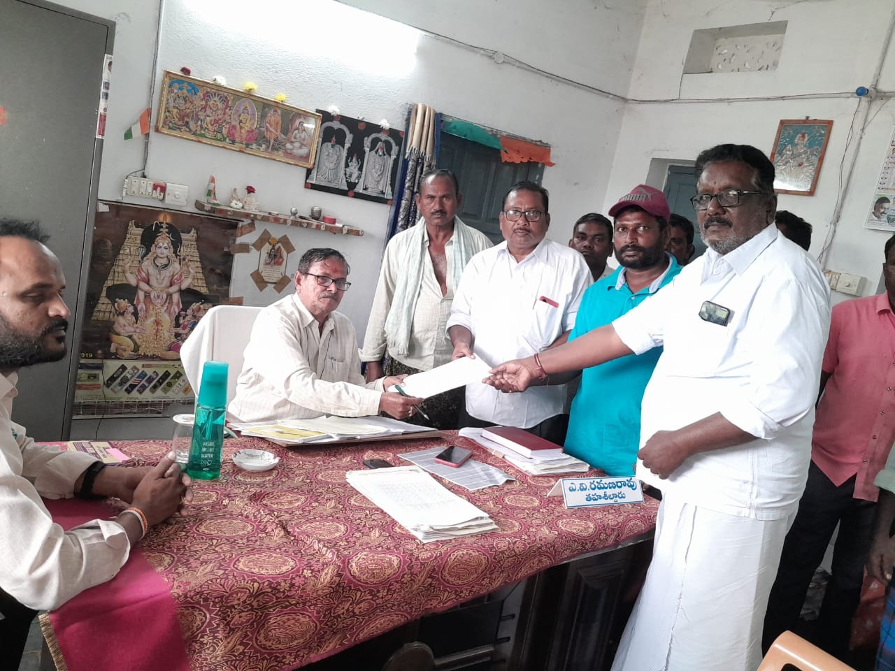 నష్టపరిహారం చెల్లించాలి : వ్య.కా.సం.