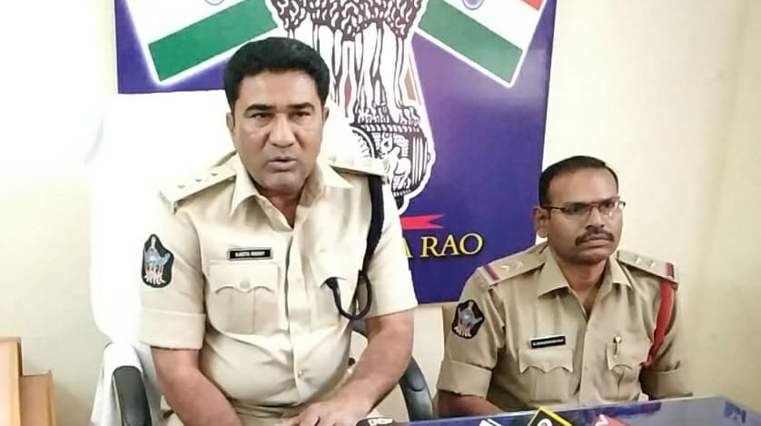 రోడ్లపై సమావేశాలు నిషేధం