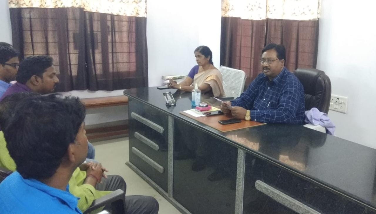 సిబ్బంది బాధ్యతగా పనిచేయాలి