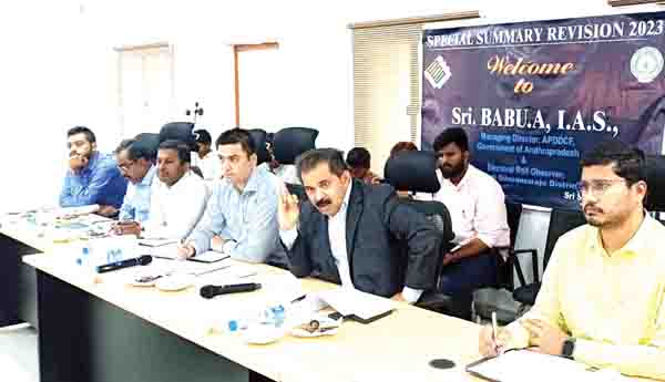 ఓటరు నమోదులో పొరపాట్లు సరిదిద్దుకోండి