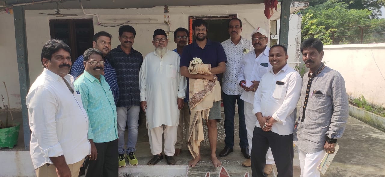 ఫుట్‌బాల్‌ గ్రౌండ్‌ అభివృద్ధికి సహకారం