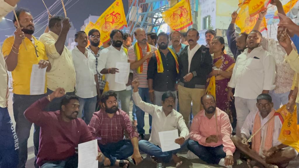 నిషేధం జిఒపై టిడిపి నిరసన