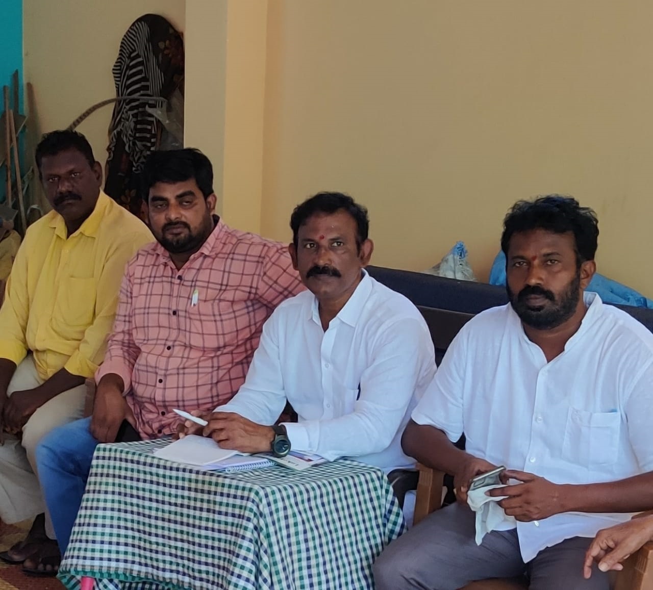 నిధులు రాబట్టడంలో ఎమ్మెల్యే విఫలం