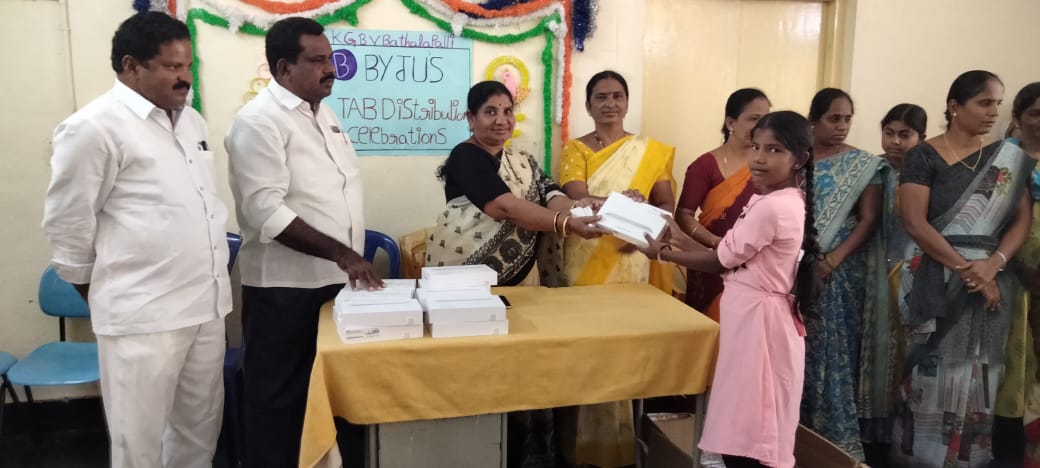 ప్రభుత్వ పాఠశాలల్లో కార్పోరేట్‌ స్థాయి విద్య