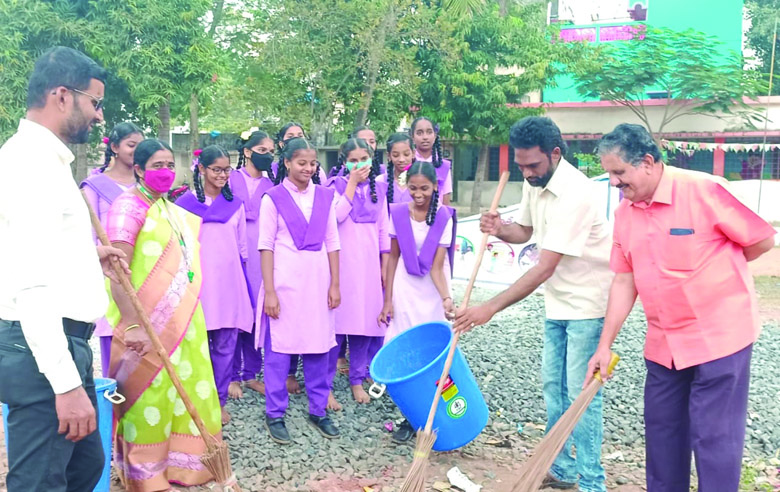 పరిసరాలను పరిశుభ్రంగా ఉంచుకుందాం