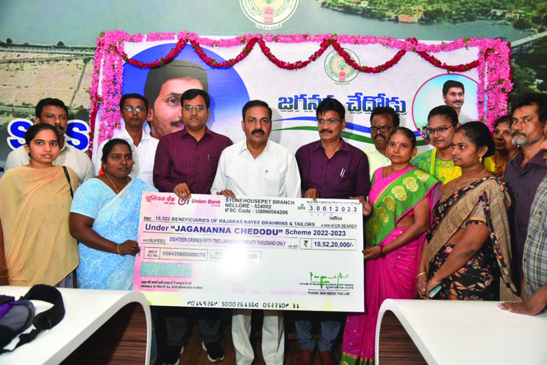 స్వయం ఉపాధిదారులకు ప్రభుత్వం అండ