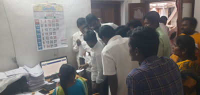 లబ్ధిదారుల అవస్థలు