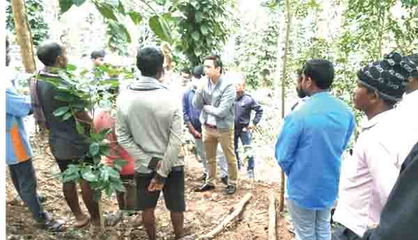 దళారులను నమ్మి మోసపోవద్దు