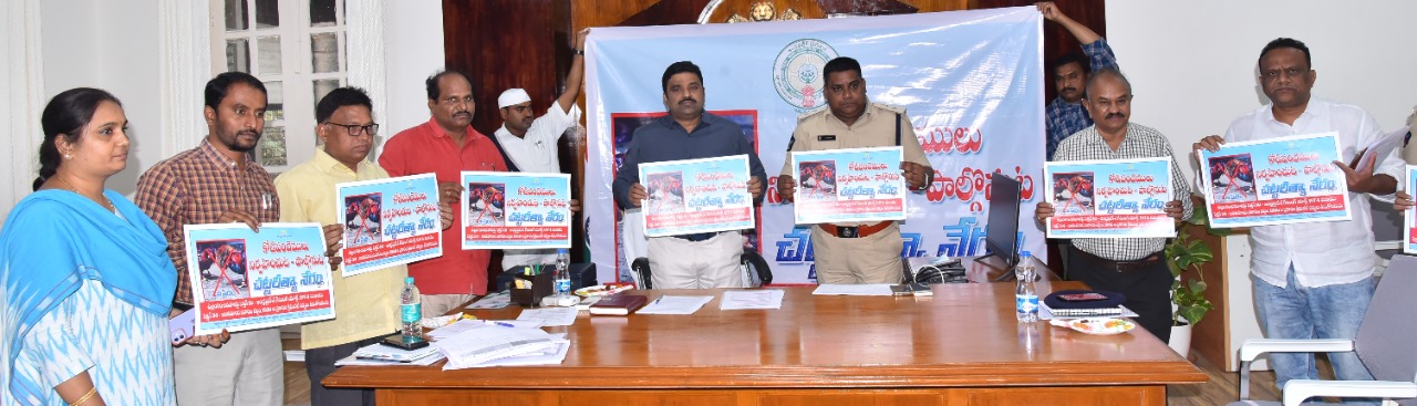 కోడిపందేలు నిర్వహిస్తే కఠిన చర్యలు : కలెక్టర్‌