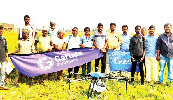 పొలాల్లో డ్రోన్‌ స్ప్రే పై అవగాహన