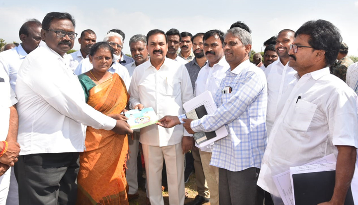 జగనన్న ఇళ్ల నిర్మాణాలు పరిశీలన