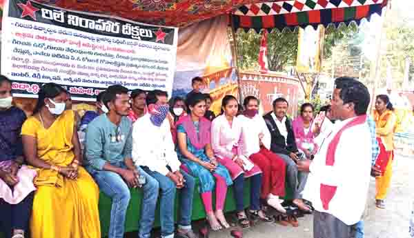 విద్యార్థుల సమస్యలపై నిర్లక్ష్యం