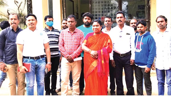 డ్రెయినేజీలు నిర్మించాలని వినతి