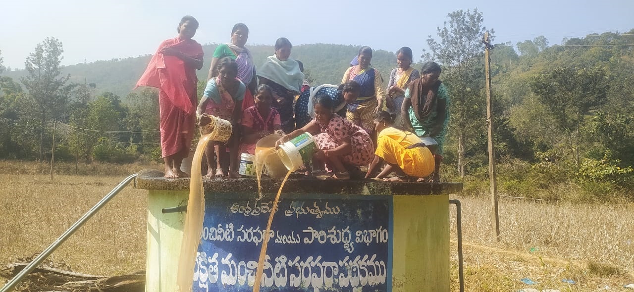 స్వచ్ఛందంగా నీటి ట్యాంకు శుభ్రత