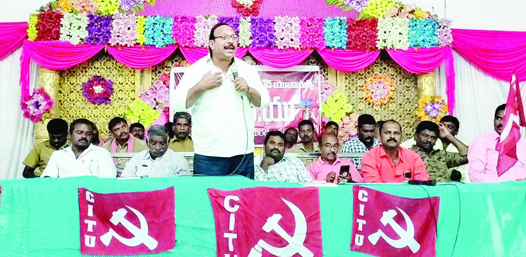 రవాణా రంగ కార్మికులపై చిన్నచూపు..