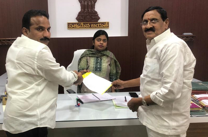 భారీ టిప్పర్లతో ప్రమాదాలు