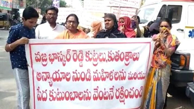 ఎదుట ధర్నా