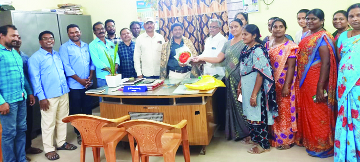 తహశీల్దార్‌కు అభినందనలు