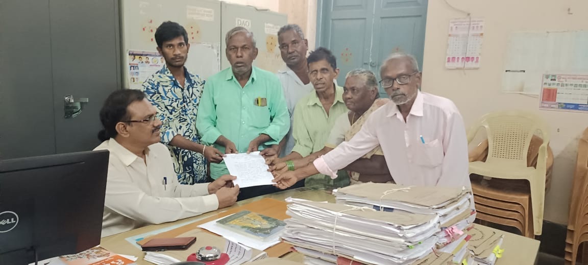 దళితులపై దాడులు చేసే వారిని శిక్షించాలి