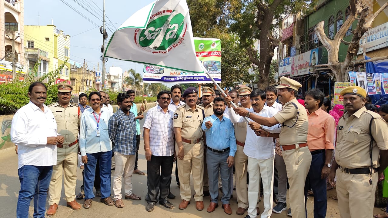 రహదారి భద్రతపై అవగాహనా ర్యాలీ